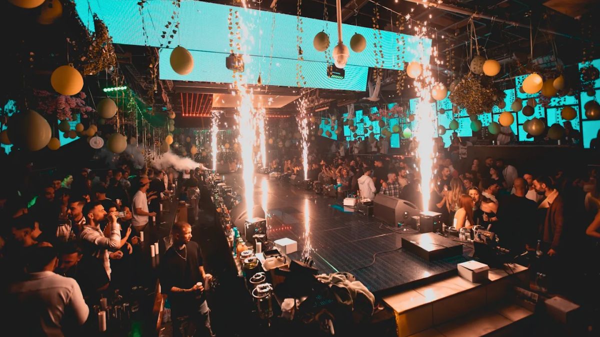 The Base a Bordeaux in un'atmosfera sopra le righe