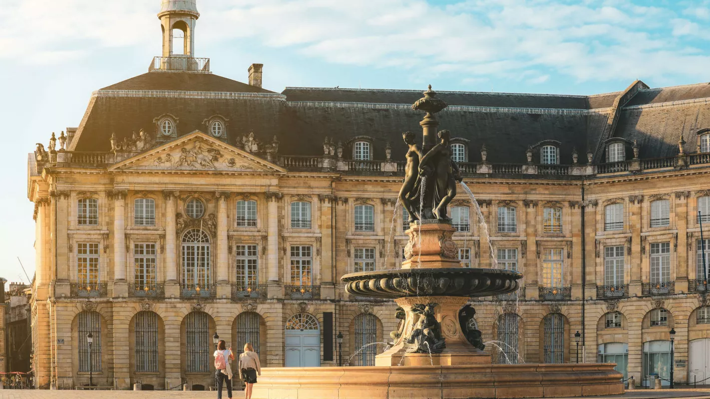 Place de la bourse et fontaine des Trois Grâces